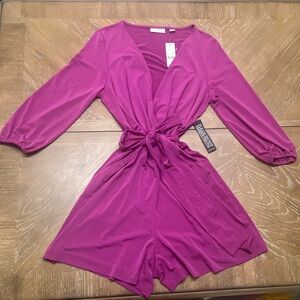 NWT New York & Company Womens’s Fuchsia V-Neck Romper Size: Small
